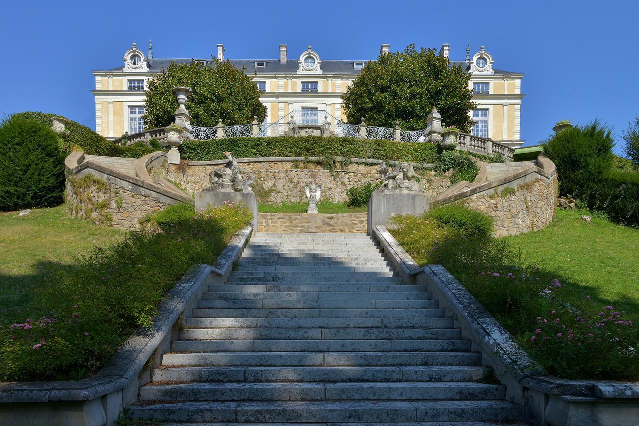 Chateau Colbert Maulévrier Buitenkant foto