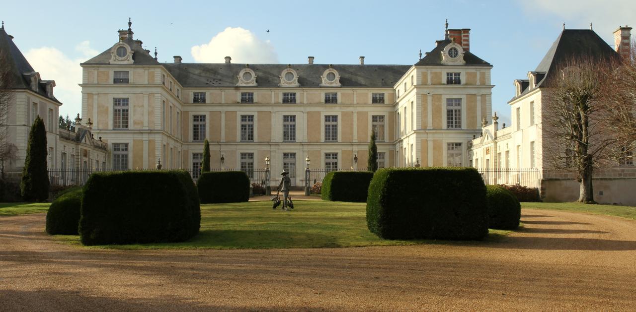 Chateau Colbert Hotel Maulévrier Buitenkant foto