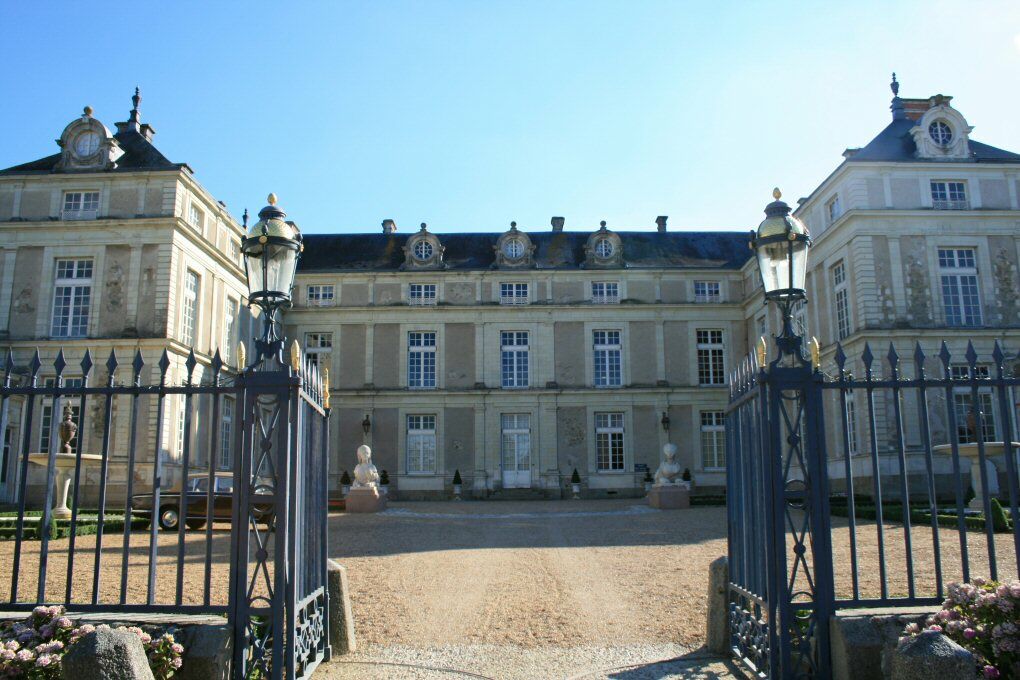 Chateau Colbert Maulévrier Buitenkant foto